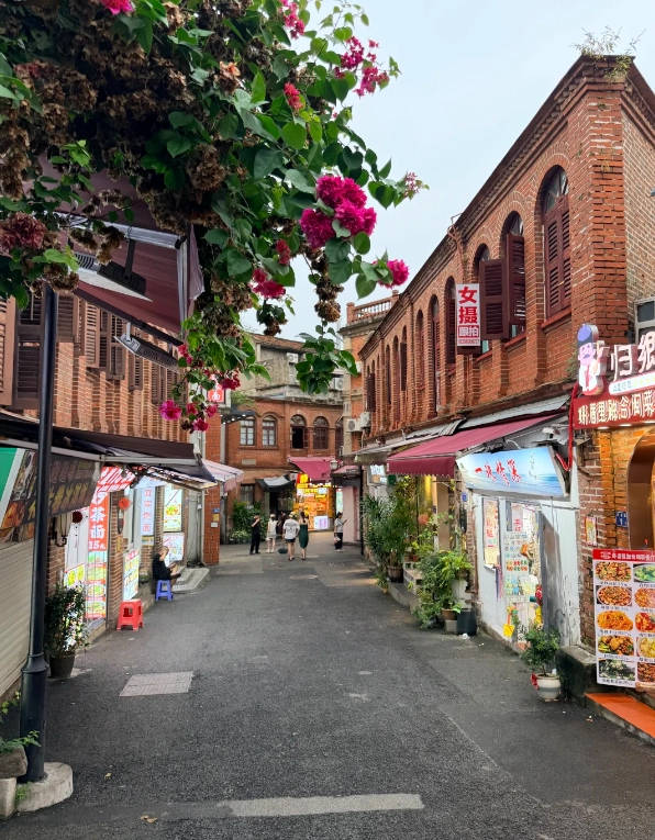 Gulangyu Island English Guide: Ferry, Tickets & Hidden Spots