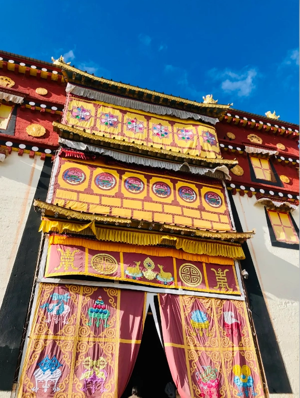 Photo of Ganden Sumtseling Monastery: Ganden Sumtseling tour guide