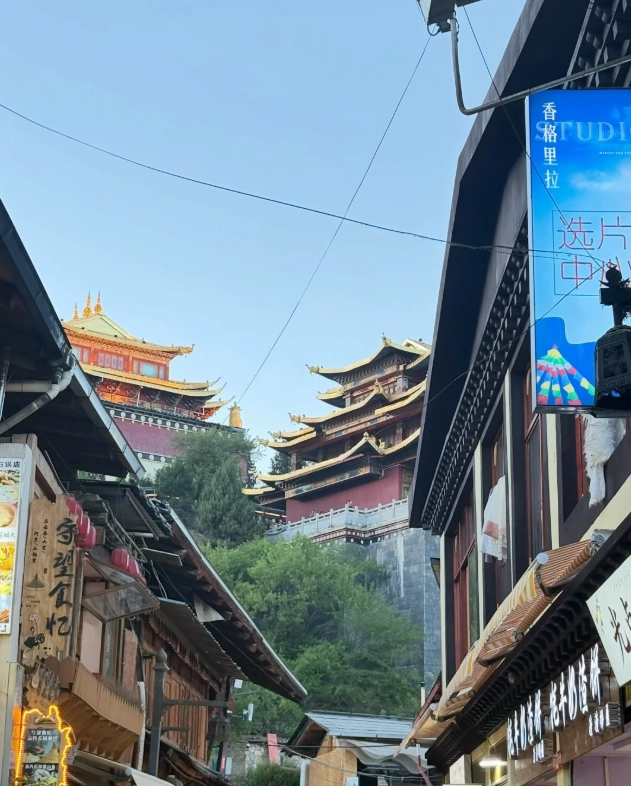 How to visit Dukezong Ancient Town