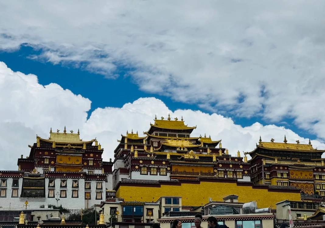 Ganden Sumtseling Monastery best time