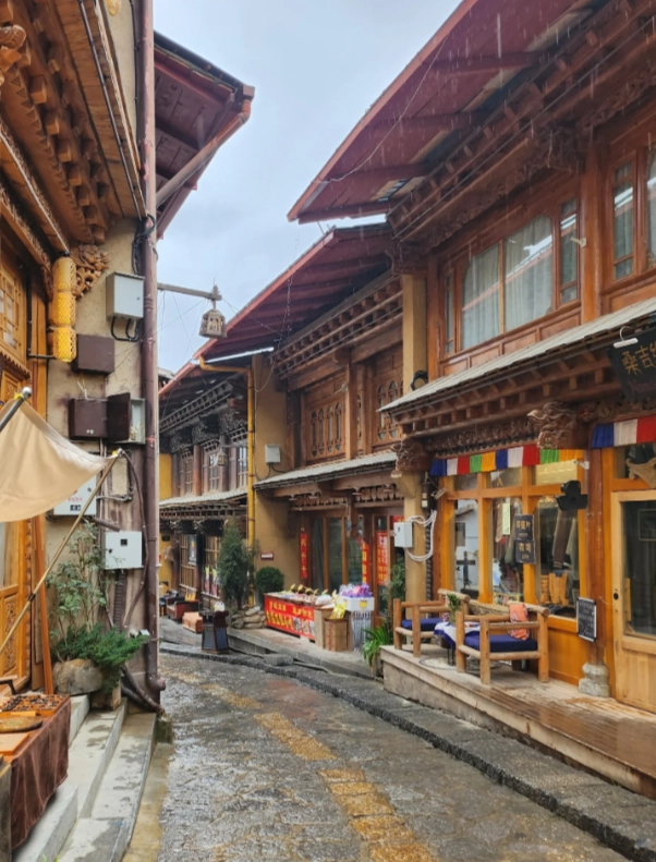 Shangri-La Summer Itinerary: Beat the Crowds & Save Money
