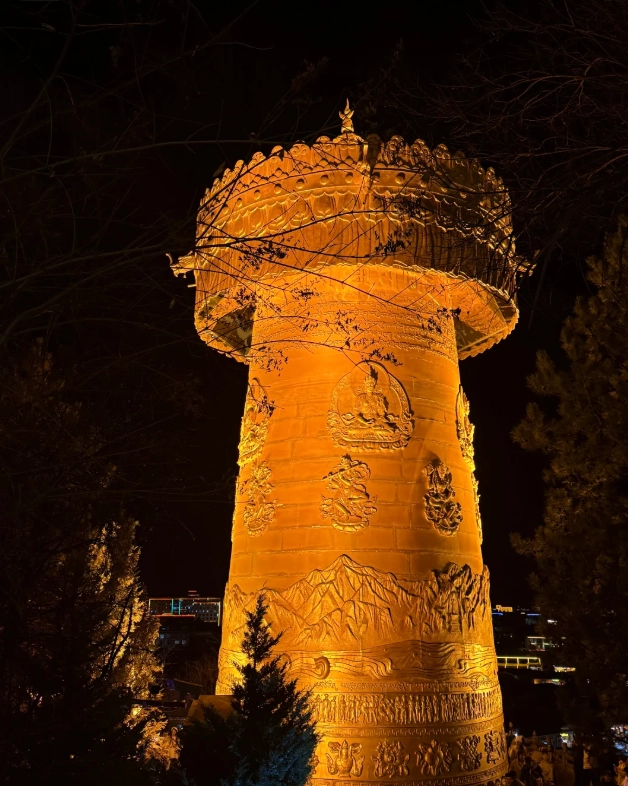 Dukezong Ancient Town Giant Prayer Wheel: Spin It Like a Local