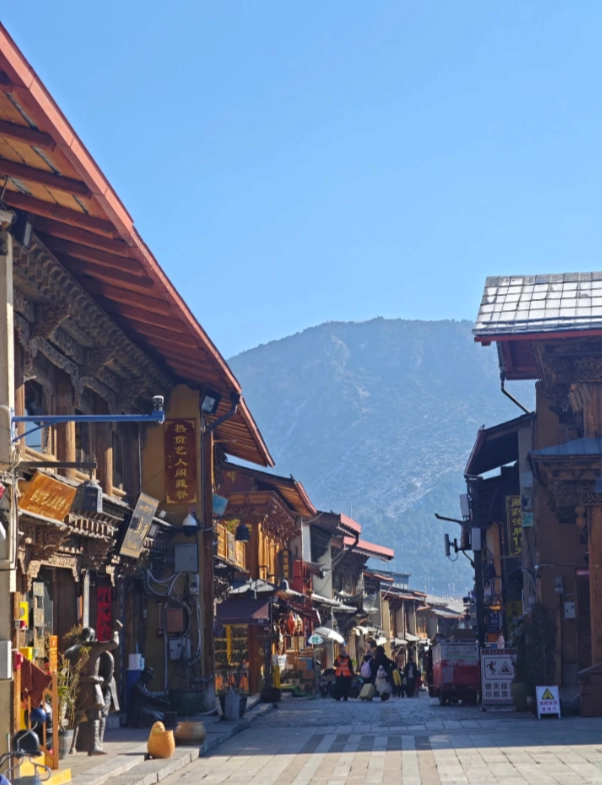 Shangri-La Autumn Itinerary: 3 Days of Golden Forests & Tibetan Culture