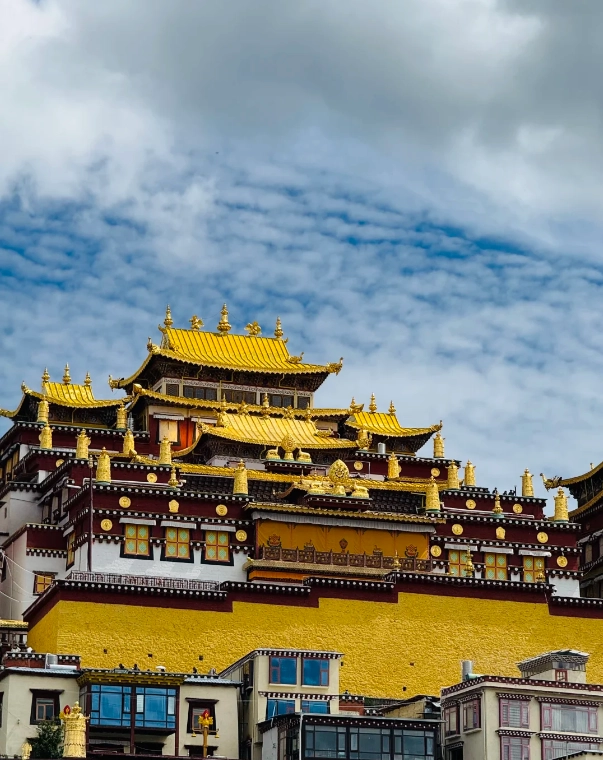 Shangri-La monastery visiting time