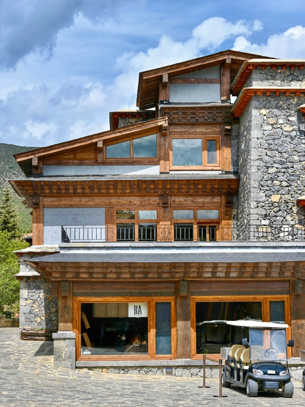 Shangri-La Boutique Hotels: Top Picks & Insider Booking Tips