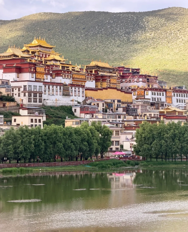 Shangri-La travel guide Shangri-La travel guide