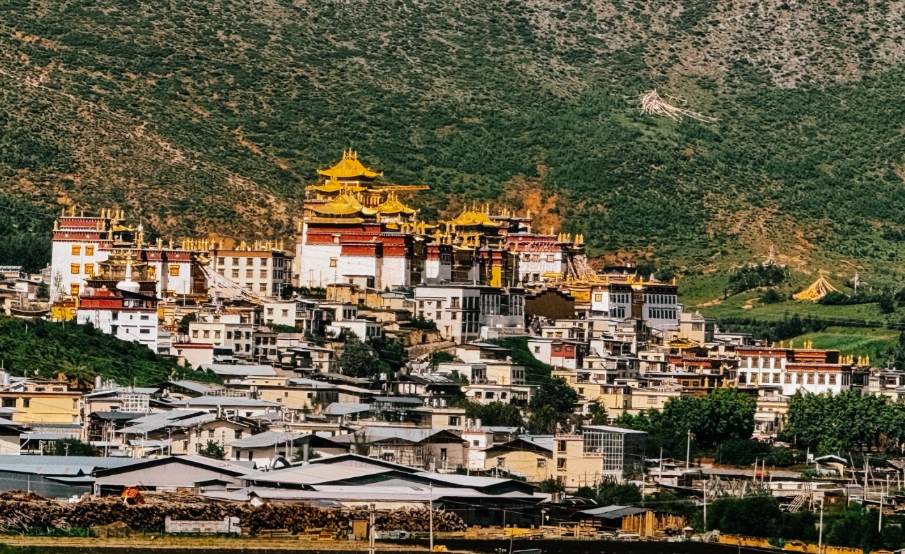 Ganden Sumtseling Monastery: Skip the Crowds with a Local Guide's Tips