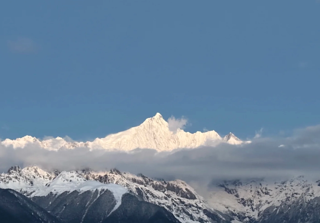 Yunnan sunrise viewing platform