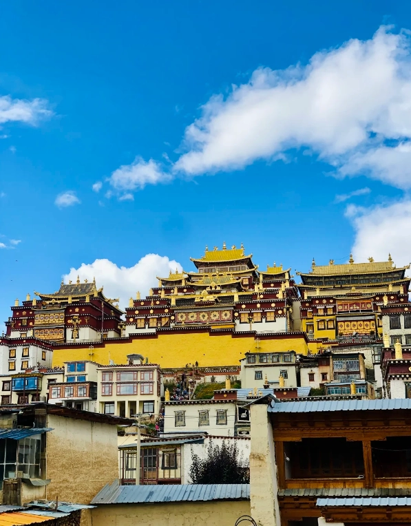 Travel photos of Shangri-La: Ganden Sumtseling Monastery