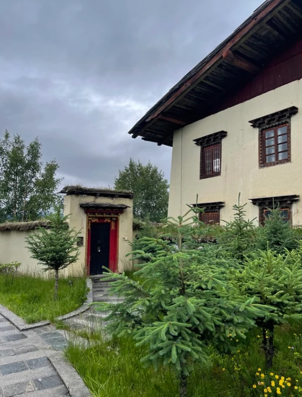 Tibetan-style hotels Yunnan Tibetan-style hotels Yunnan