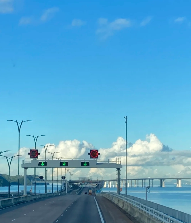 Hong Kong-Zhuhai-Macao Bridge crowd avoidance Hong Kong-Zhuhai-Macao Bridge crowd avoidance