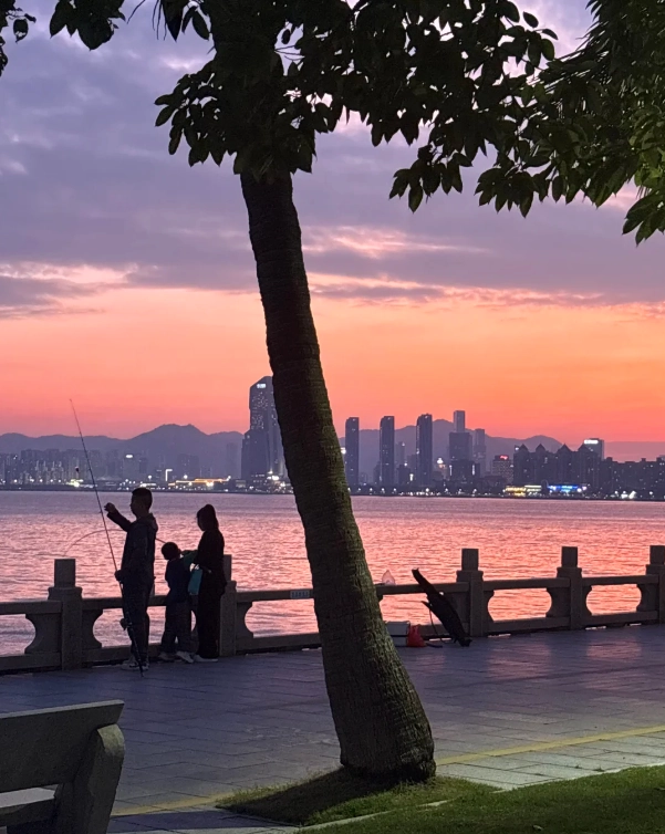 Photo of Lovers' Road: ring road sunset