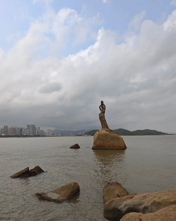 Photo of Zhuhai Fisher Girl Statue: Zhuhai Fisher Girl Statue crowd hours
