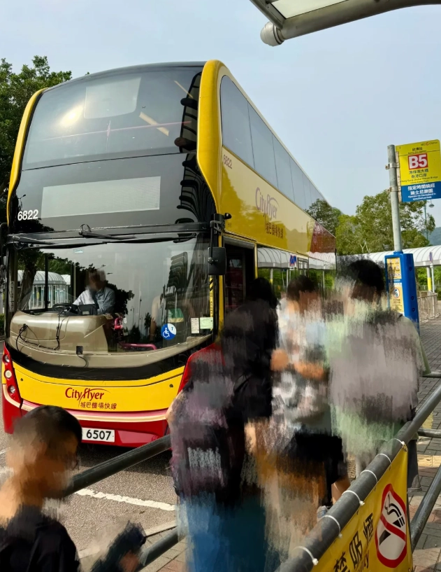 Zhuhai to Hong Kong bridge transport