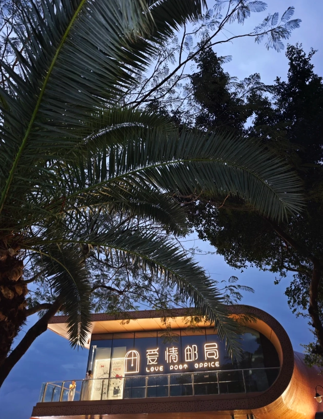 Lovers' Road photo spots