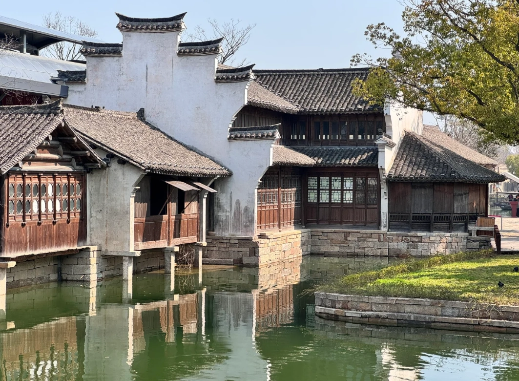 Yanguan Ancient Town Opening Hours: Avoid the Crowds & Catch the Tide