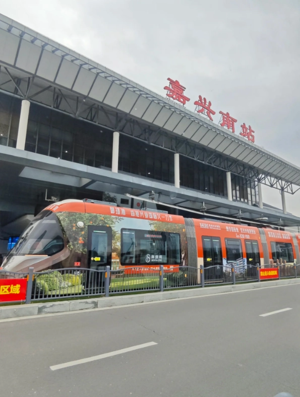 train from Suzhou to Jiaxing