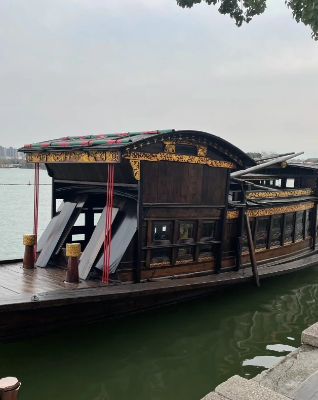 Yuehe Historic District Boat Ride: Insider's Guide to Jiaxing's Canal Cruise