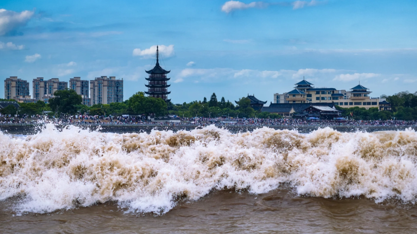 Qiantang River tide Qiantang River tide