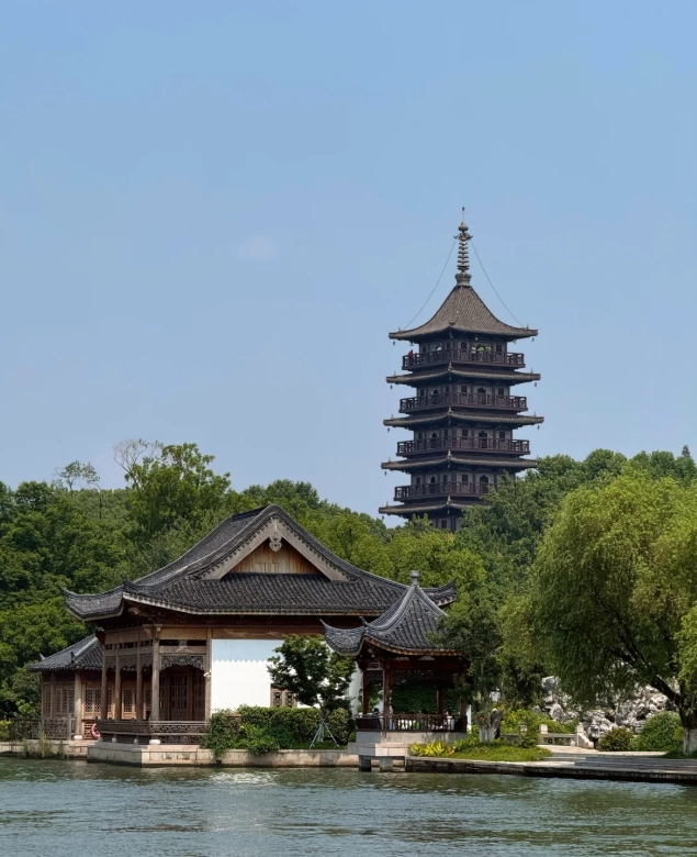 South Lake Jiaxing walk South Lake Jiaxing walk