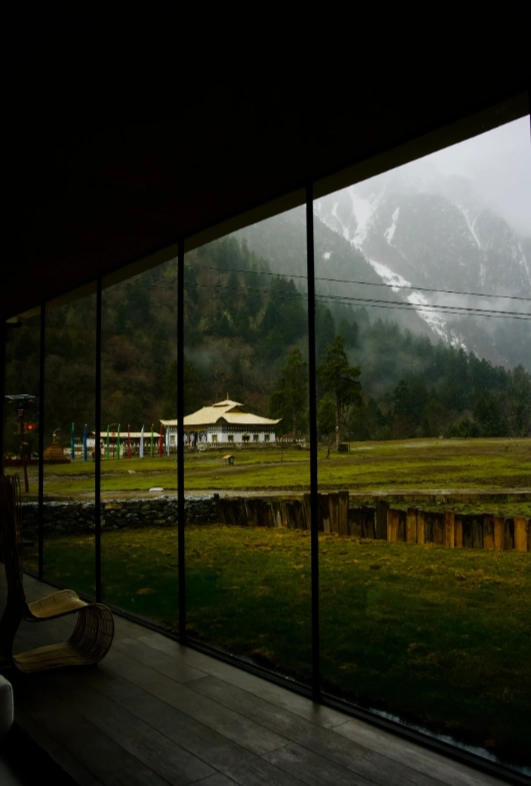 Where to Stay Near Yubeng Village: Best Areas & Hotels