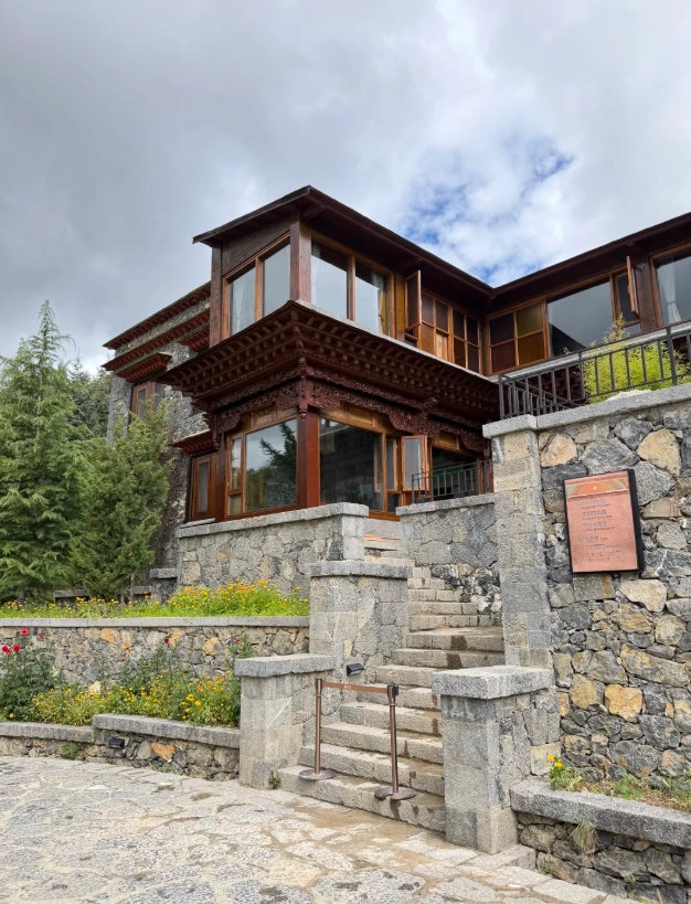 Where to Stay in Shangri-La: Best Areas for First-Timers