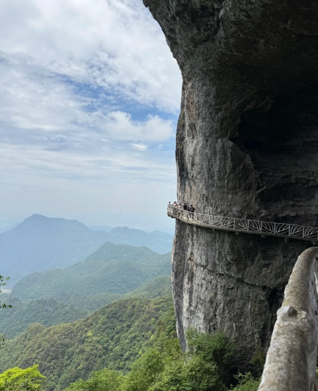 Jinfo Mountain from Chongqing