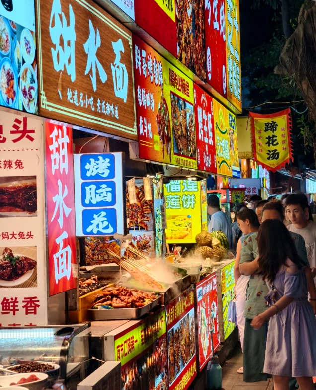 Chinese Night Market Food Guide: 5 Must-Try Snacks & Local Ordering Tips