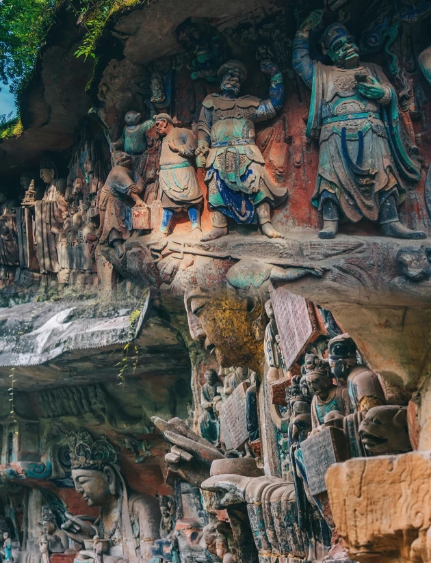 Dazu Rock Carvings vs Longmen Dazu Rock Carvings vs Longmen
