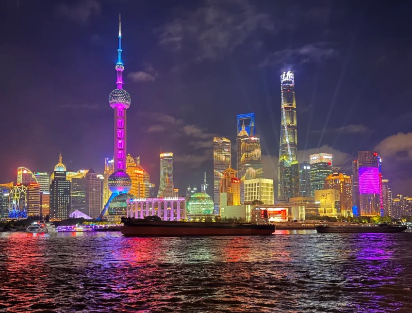 Shanghai Bund Night View Photography: Capture the Skyline Without the Crowds