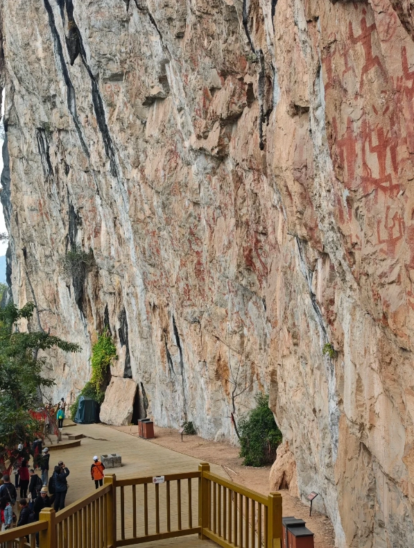 Photo of Zuojiang Huashan Rock Art: ming river rock art cruise