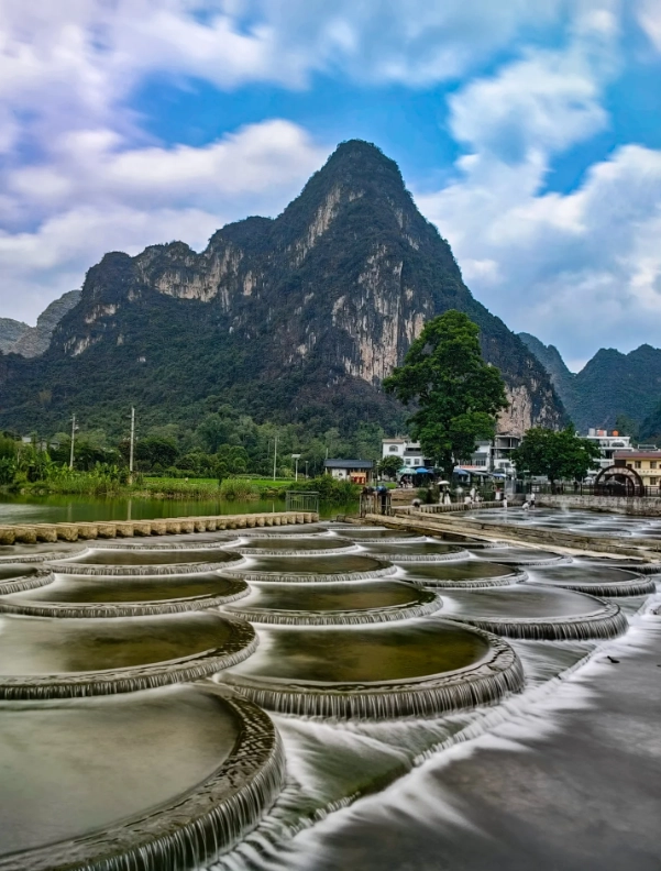 Zuojiang Huashan Rock Art Zuojiang Huashan Rock Art
