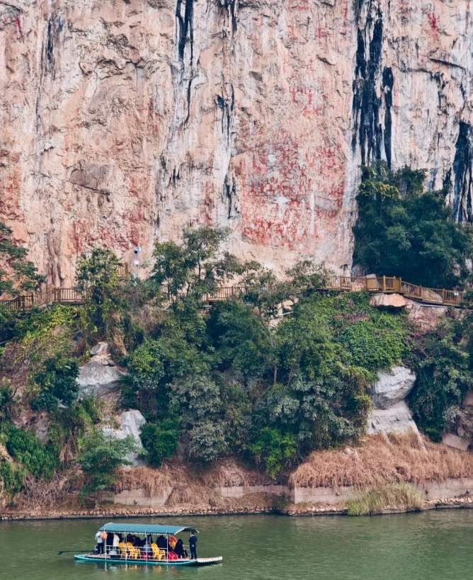 Best Time to Visit Zuojiang Huashan Rock Art: Beat the Rain