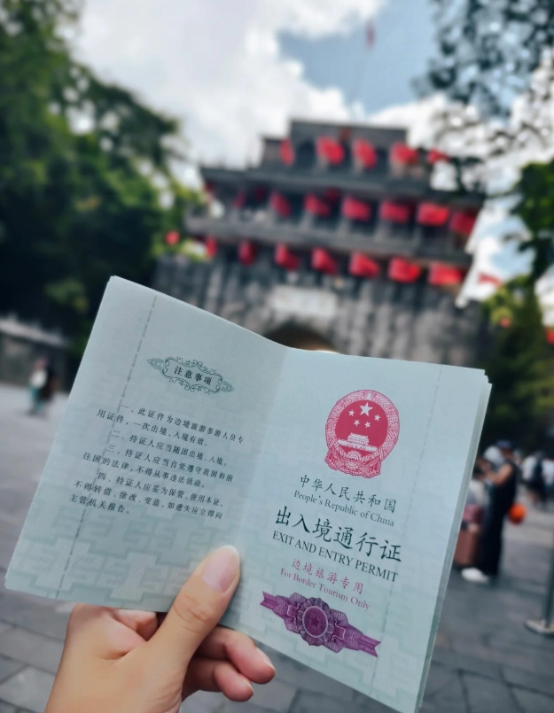 Friendship Pass Vietnam Border Crossing: Beat the Crowds