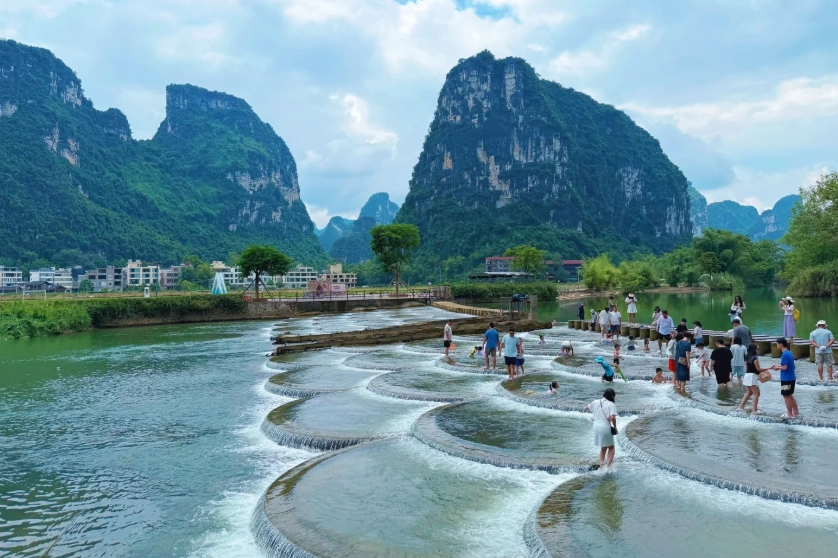 Mingshi Countryside bamboo raft Mingshi Countryside bamboo raft