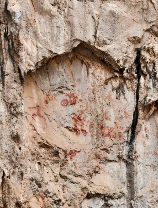 huashan rock art day trip from nanning