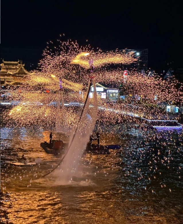 Chongzuo Nightlife: Street Food, Lights & Border Vibes