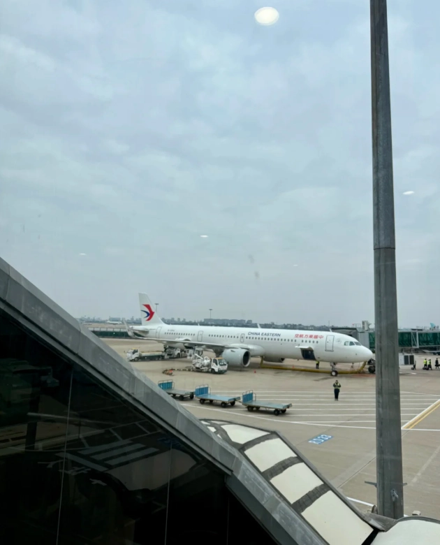 how to get from Hangzhou airport to West Lake