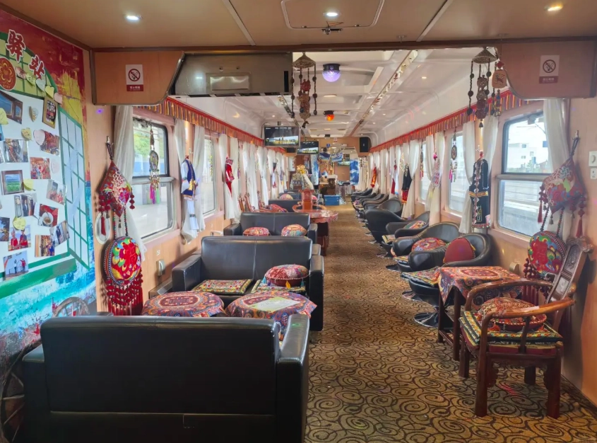 how to book Dali Lijiang train