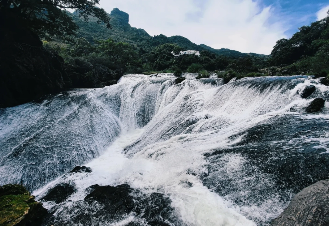 Huangguoshu Waterfall from Guiyang Huangguoshu Waterfall from Guiyang