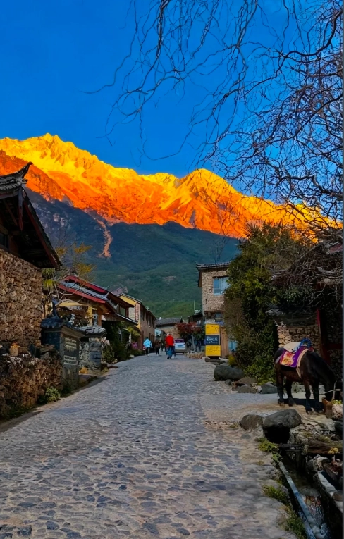 How to Travel Around Lijiang: Routes, Tickets & Hidden Gems
