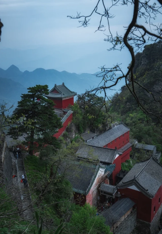 Shiyan 3-Day Itinerary: Wudang, Caves & Local Food