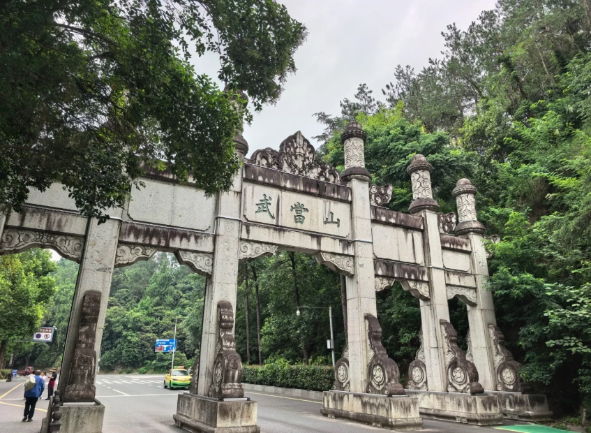 Best Time to Visit Wudang Mountains: Avoid Crowds & Rain