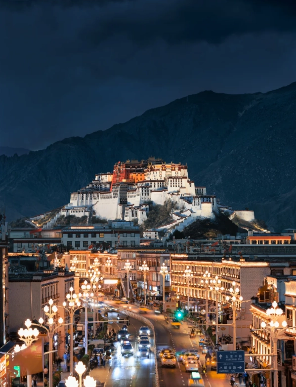 Lhasa Tourist Attractions: 7 Must-See Sites & Crowd Secrets
