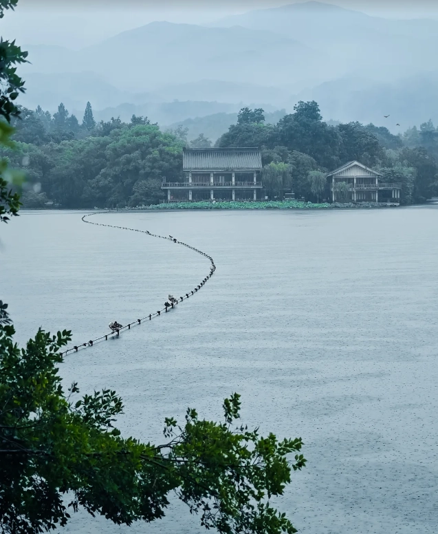 West Lake travel guide West Lake travel guide