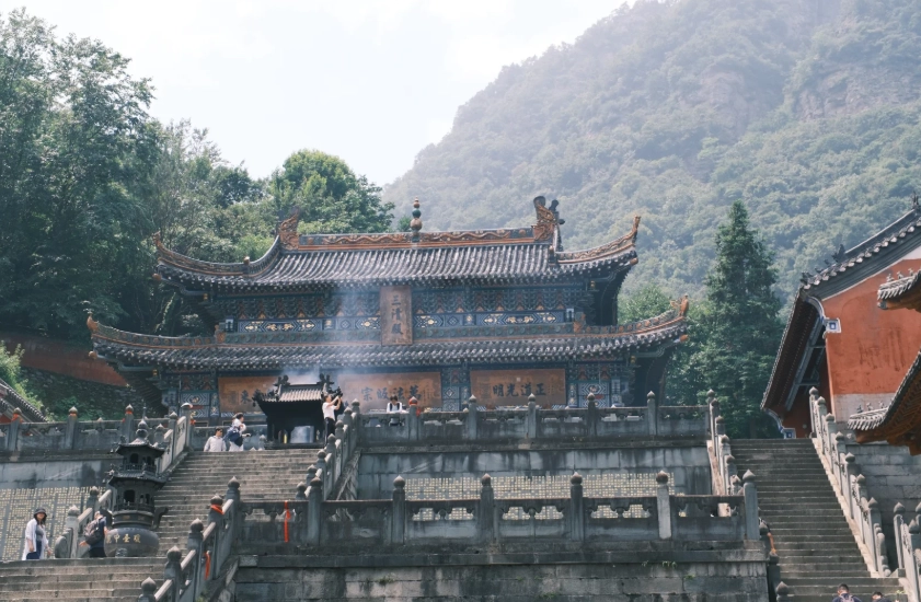 Wudang Mountains 2-Day Itinerary: Top Routes & Tips