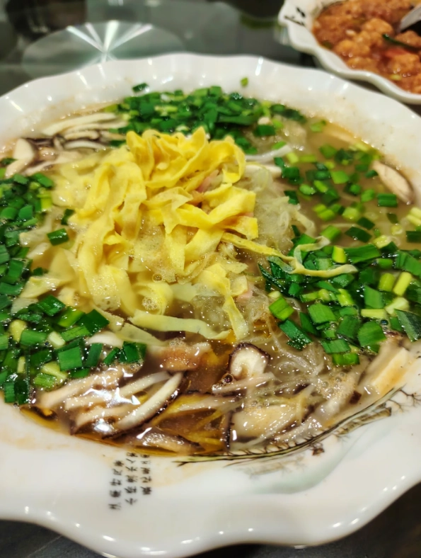 What to Eat in Luoyang: Best Local Dishes & Dining Tips