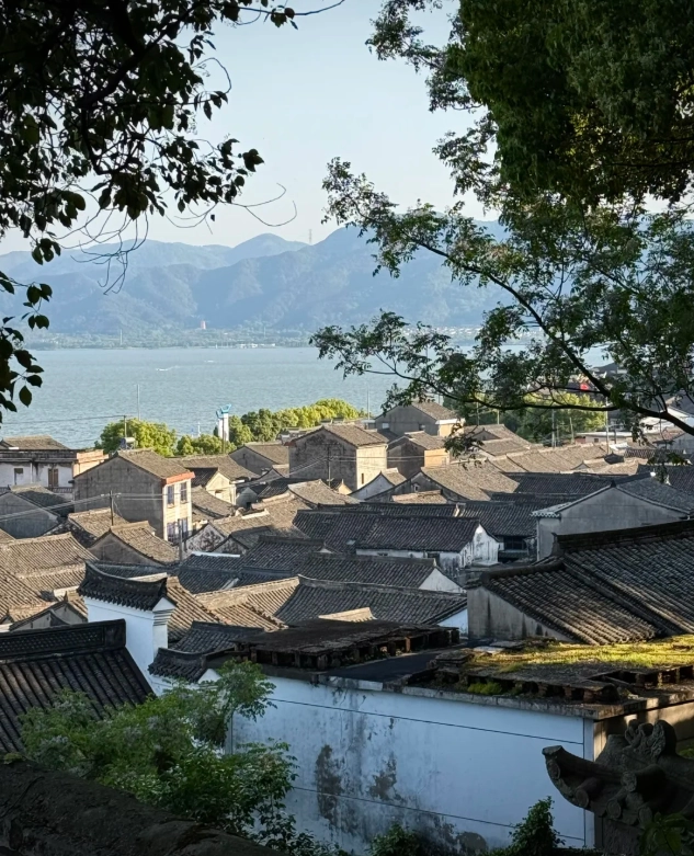 ningbo station to dongqian lake