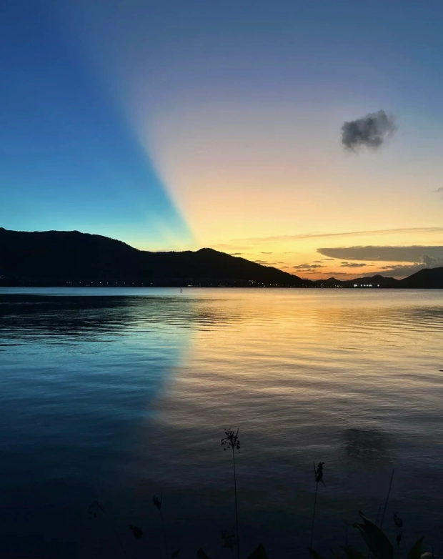 Photo of Dongqian Lake: Dongqian Lake from Ningbo