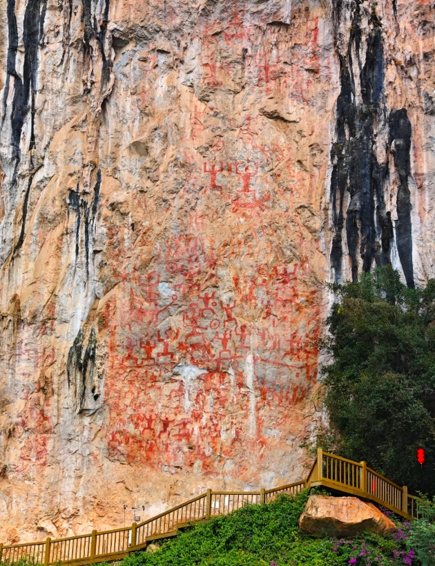 Zuojiang Huashan Rock Art tour